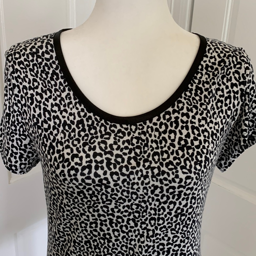 EUC  Banana republic luxe touch tee. Size medium